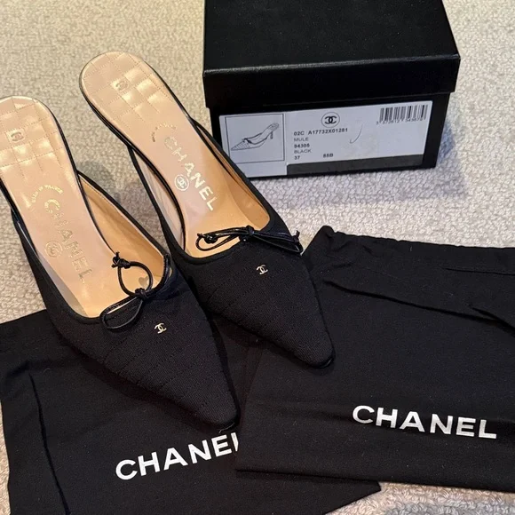 Authentic Vintage Iconic Quilted Chanel Black Mules with Bow Detail Size 37 - Picture 8 of 8
